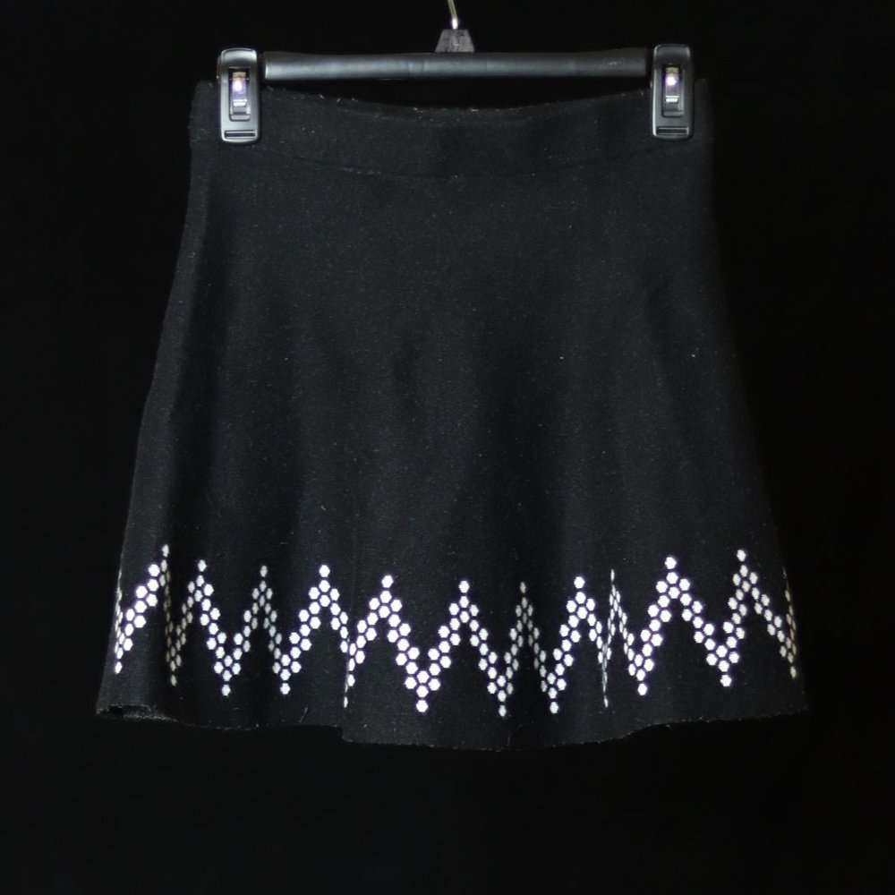 Girl's Winter Knit Skirt - Black and White